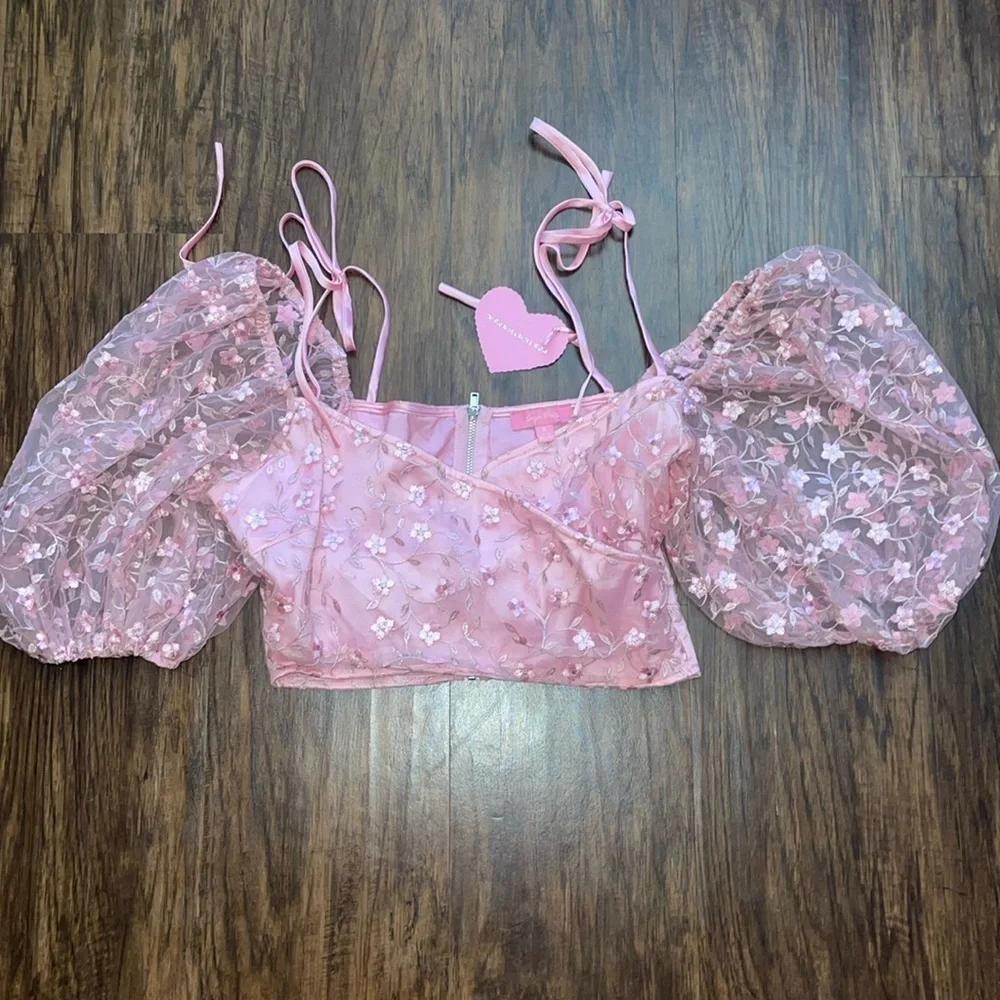 NWT Sugar Thrillz/Dolls Kill pink puff sleeves embroidered floral crop top small - Picture 10 of 11